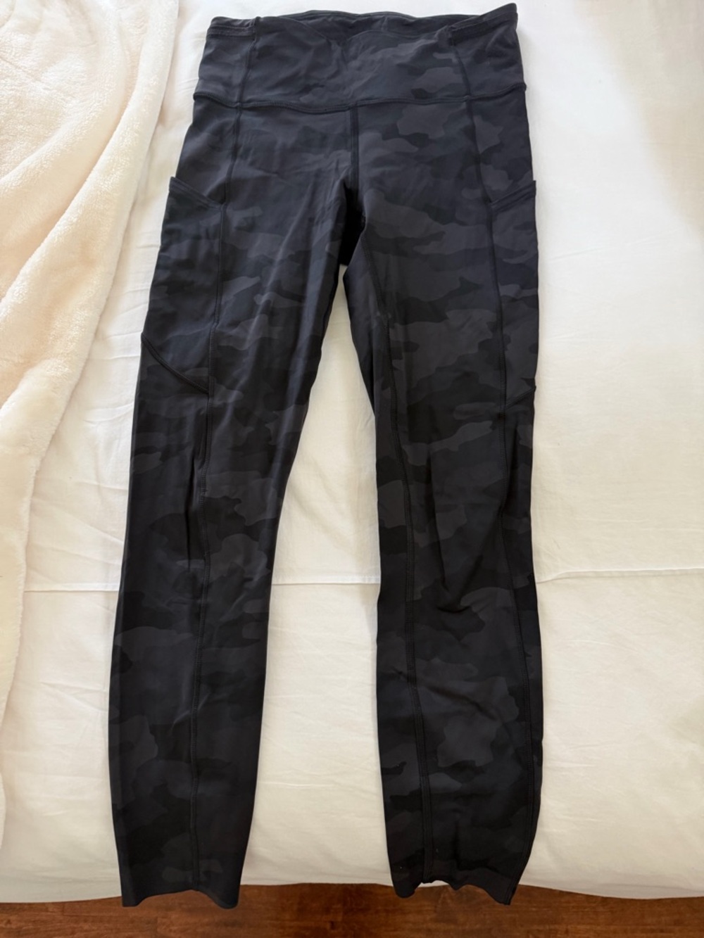 Lululemon high rise Black camouflage High-Rise pant 25” Size 6